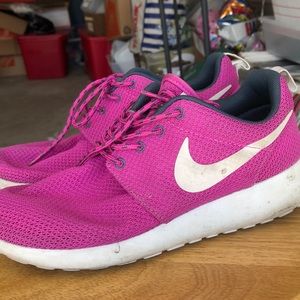 Nike roshe running shoes